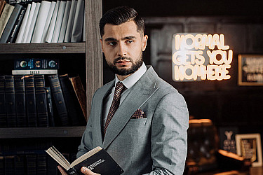 Мужской костюм двойка серый на застежках