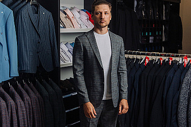 Мужской костюм двойка серого цвета в двойную клетку