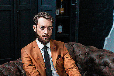 Мужской костюм двойка бронзового цвета