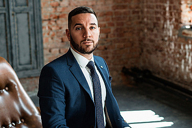 Мужской костюм двойка синего цвета в клетку