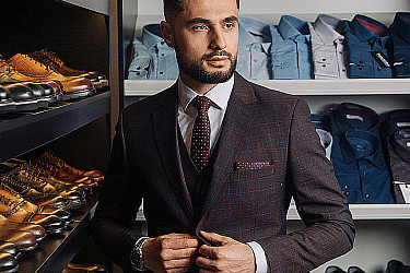 Мужской костюм тройка темно-коричневого цвета в клетку