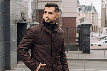 Мужская куртка коричневого цвета