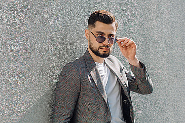 Мужской костюм двойка серого цвета в клетку