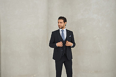 Мужской костюм тройка темно-синего цвета