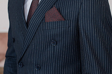 Костюм мужской двойка темно-синего цвета двубортный в полоску
